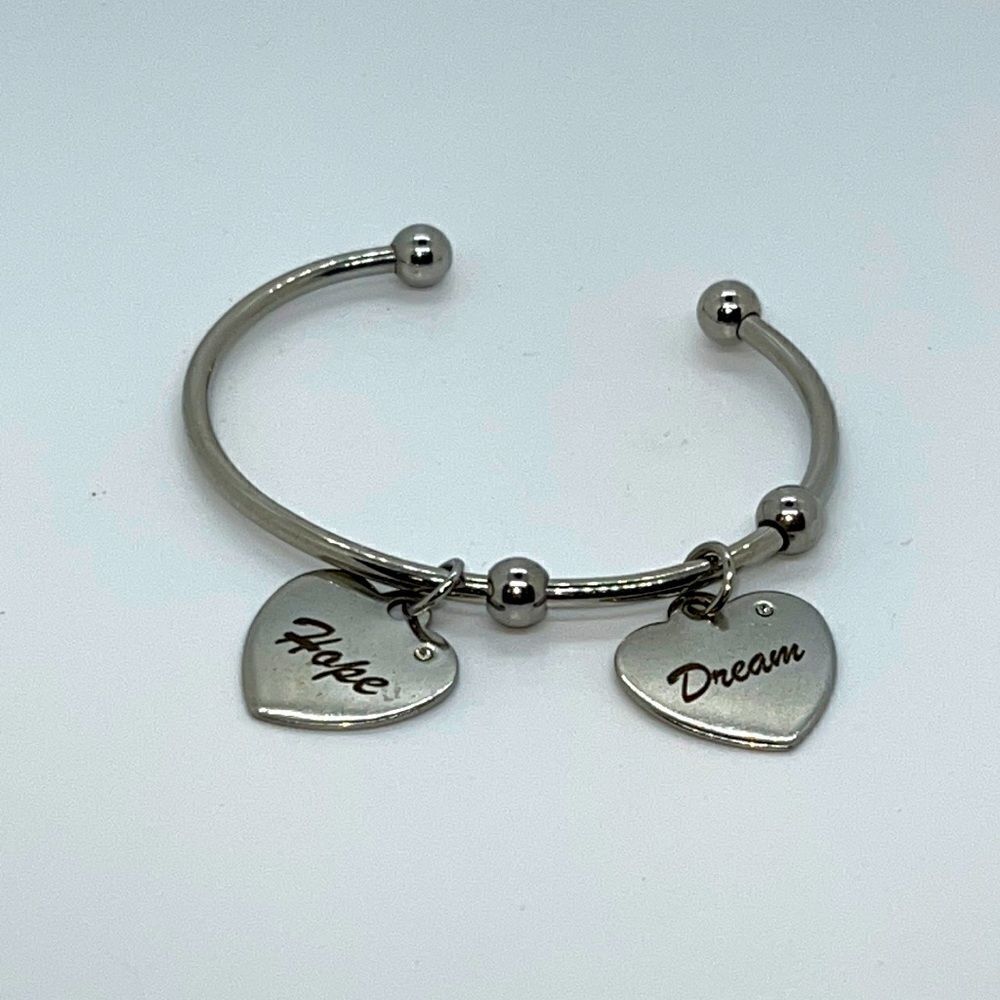 Beautiful Silver Bracelet With “Hope” And “Dream” Charms